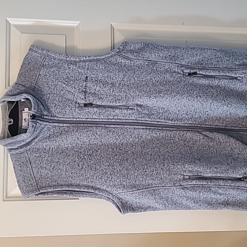 Southern tide vest Large. Excellent condition!